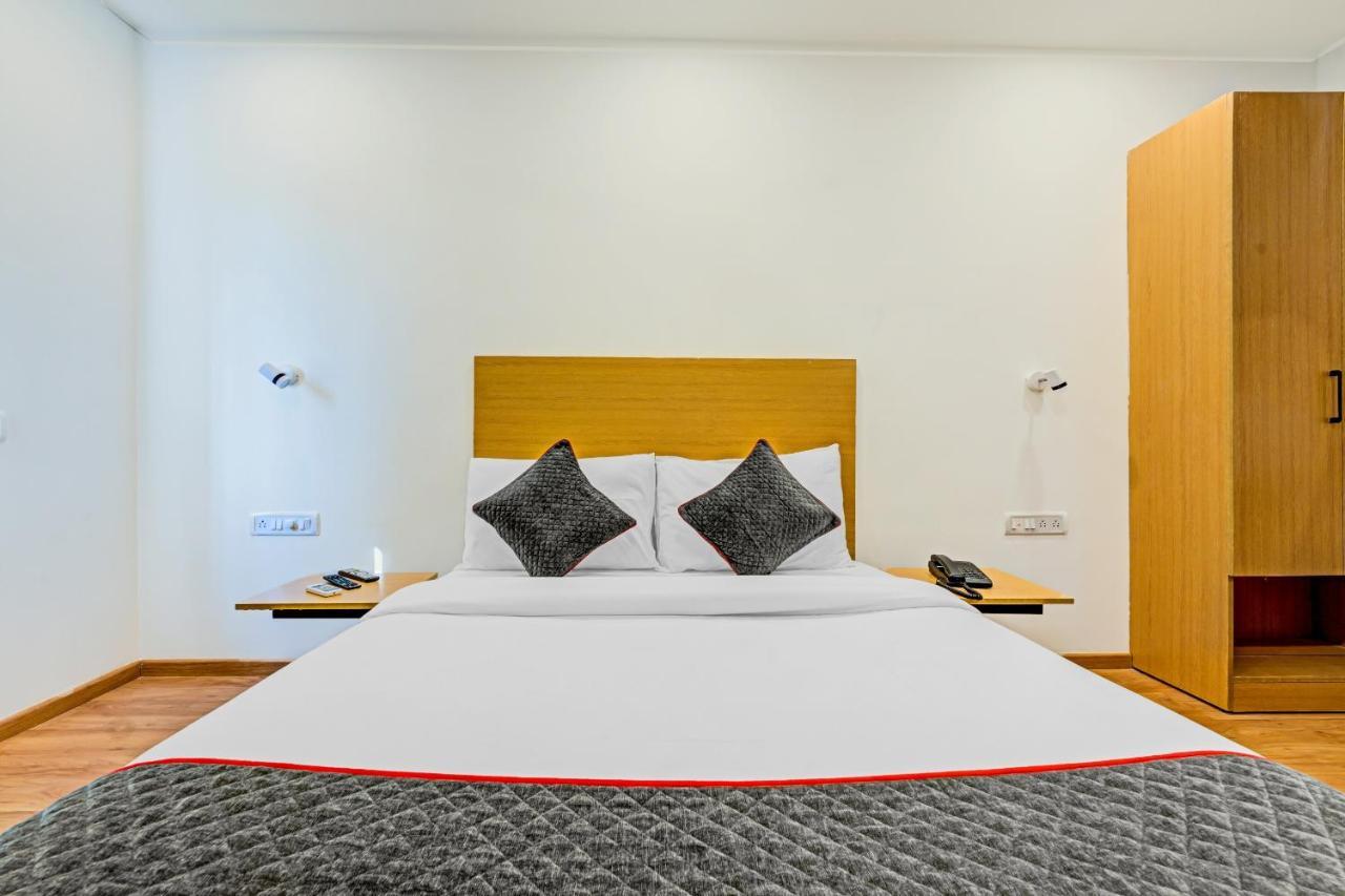 Oyo Townhouse 74871 Thoraipakkam Hotel เชนไน ภายนอก รูปภาพ
