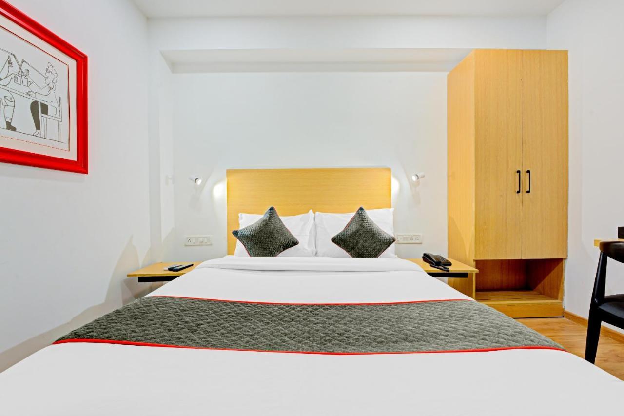 Oyo Townhouse 74871 Thoraipakkam Hotel เชนไน ภายนอก รูปภาพ